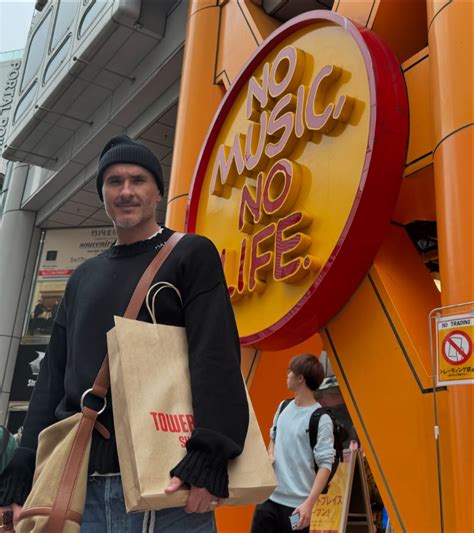 Zane Lowe (@zanelowe) • Instagram photos and videos.